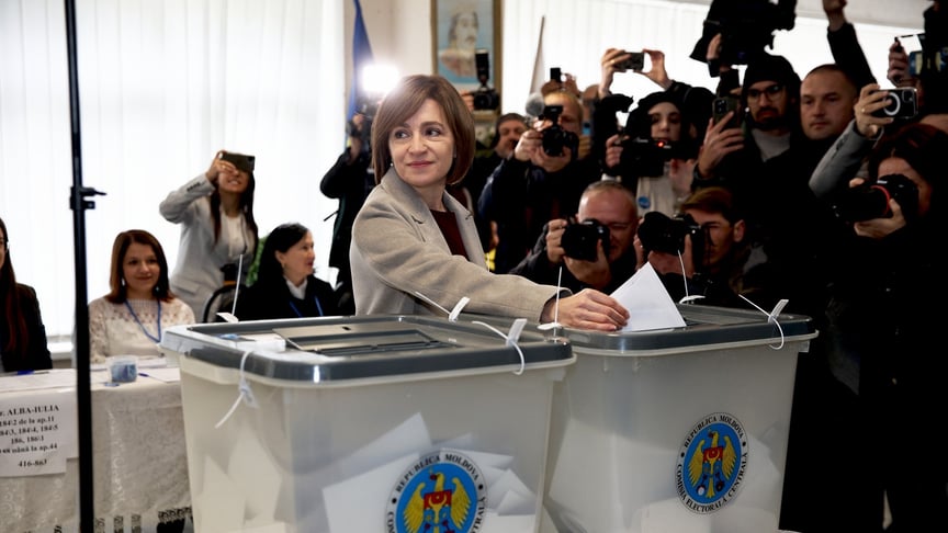 Президентка Молдови Мая Санду голосує під час першого туру виборів 20 жовтня