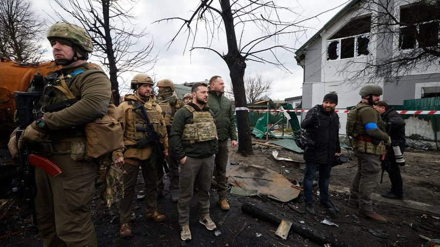 Президент України Володимир Зеленський під час візиту до звільненої від окупантів Бучі, 4 квітня 2022 року