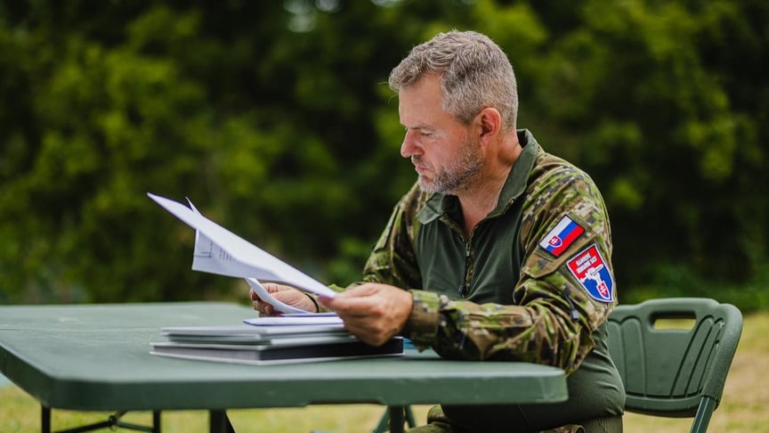 Президент Словаччини Петер Пеллегріні під час двотижневого навчання в армії, липень 2025 року