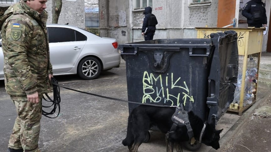 Поліція розшукує матір дитини, яку знайшли в контейнері для сміття