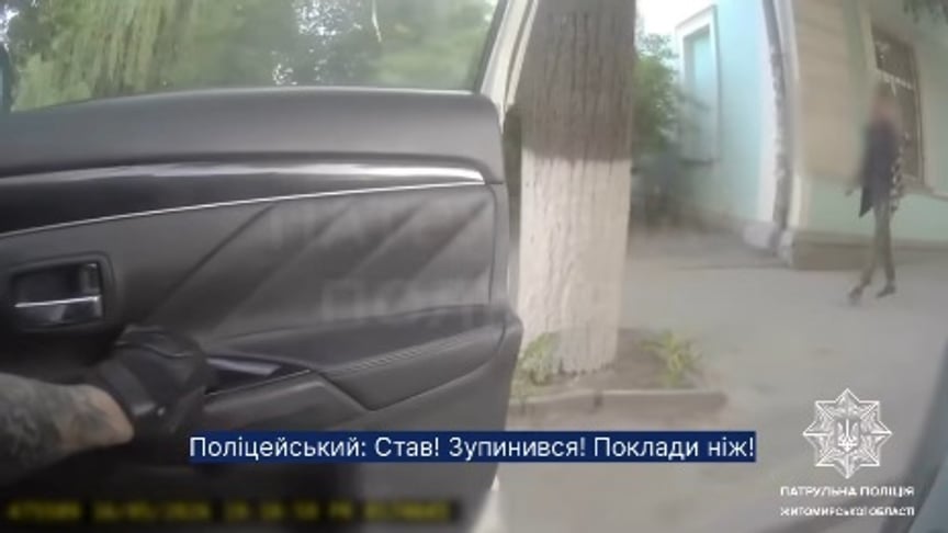 У Житомирі чоловік бігав вулицею з ножем та порізав двох перехожих