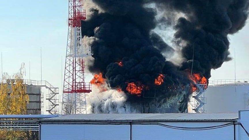 У Бєлгороді горить нафтобаза