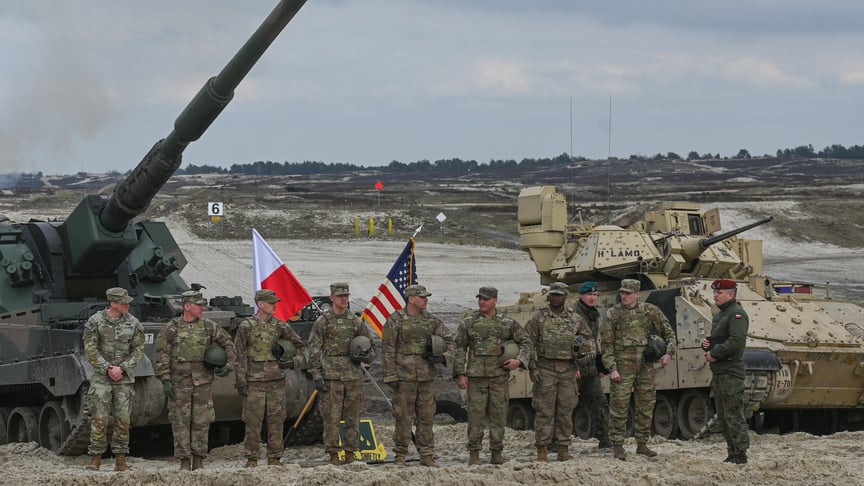 Американські та польські військові під час спільних навчань у Польщі, 12 квітня 2023 року Американські та польські військові під час спільних навчань у Польщі, 12 квітня 2023 року