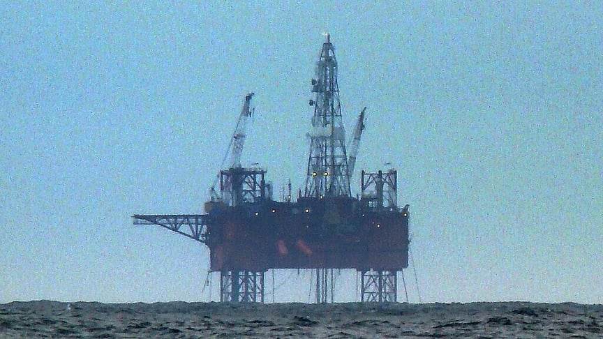 Бурова платформа Petrobaltic у Балтійському морі