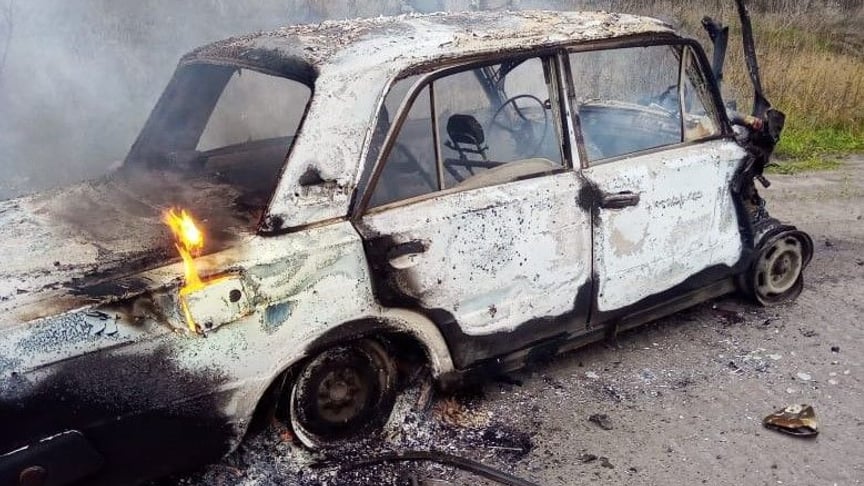 Наслідки обстрілу автівки