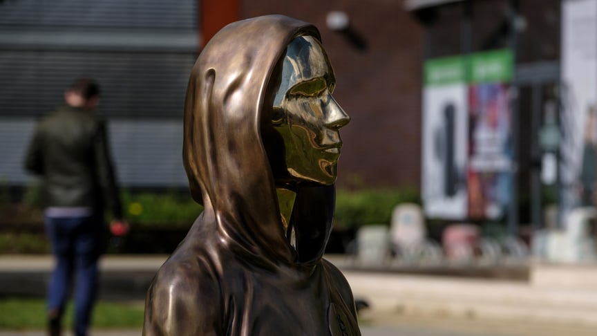 Статуя на честь Сатоші Накамото в Будапешті