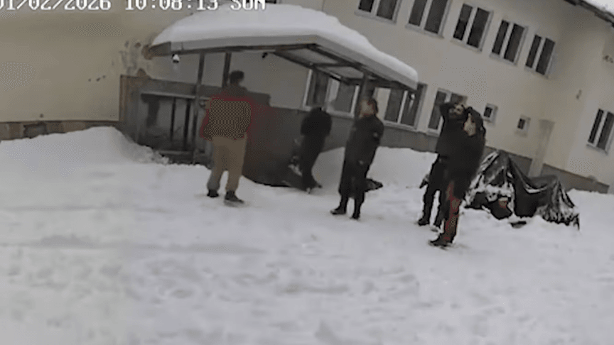 Загиблі люди на камерах спостереження біля будинку поблизу гірського перевалу Петрохан