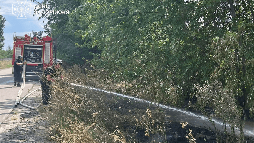 Місце, де рятувальники гасили пожежу, після чого біля них влучив російський безпілотник, 28 липня 2026 року
