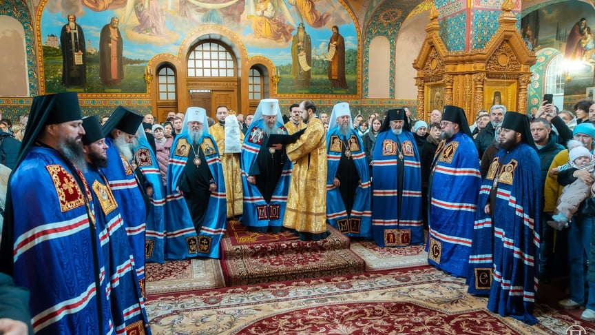 Ілюстративне фото. Архієрей УПЦ МП Онуфрій та інші священнослужителі у Пантелеймонівському жіночому монастирі