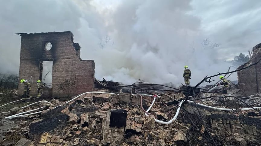 Зруйнована будівля на території Національної кіностудії художніх фільмів імені Олександра Довженка