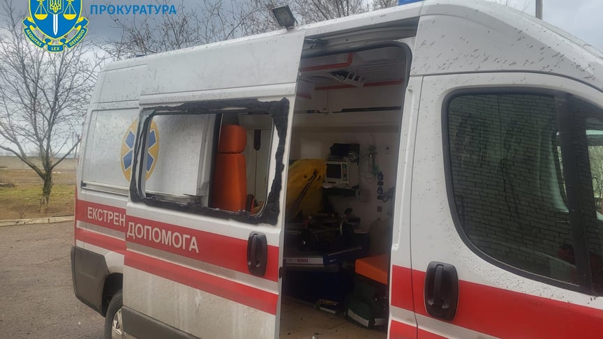 Війська росії обстріляли територію станції швидкої медичної допомоги у Бериславі Херсонської області, 14 лютого 2023 року