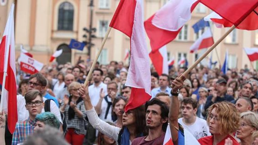 The Sunday Show: Protests in Poland and Venezuela, the Sheremet Case, Cyber Warfare and Disinformation