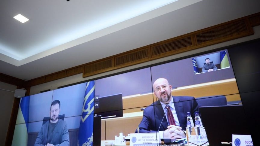 Президент Володимир Зеленський та глава Євроради Шарль Мішель під час виступу перед Європейською Радою, 1 лютого 2024 року