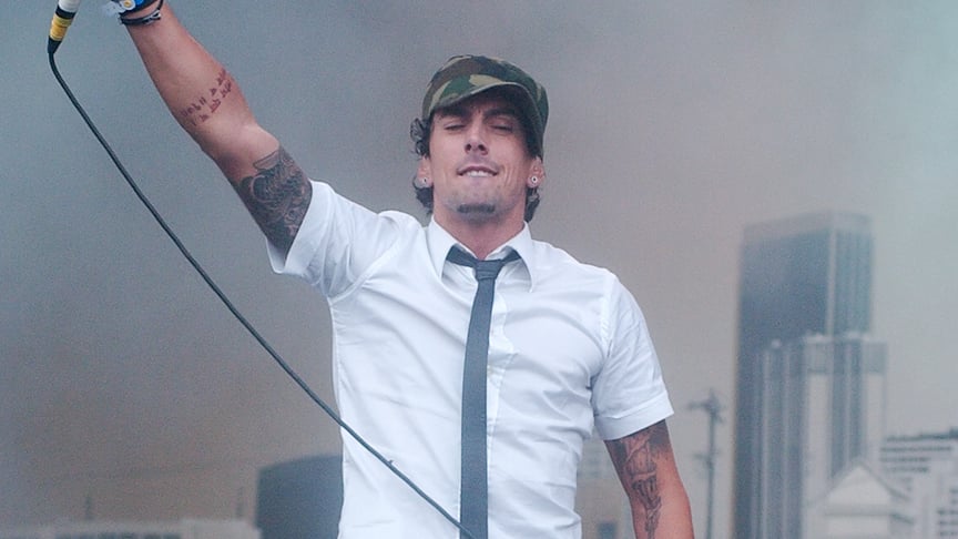 Вокаліст рок-гурту Lostprophets Ієн Воткінс під час виступу у 2004 році