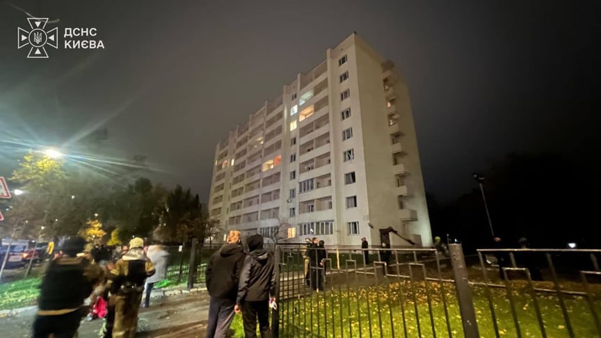 россияне обстреляли Киев баллистикой — пострадали ехавшие на вызов медики