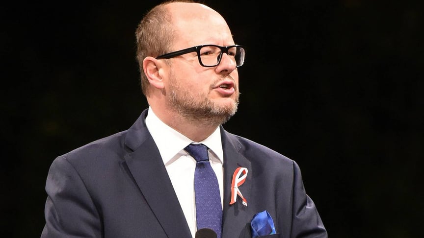 Мер польського Гданська Павел АдамовІч помер після того, як напередодні на сцені під час благодійного концерту на нього напав невідомий з ножем