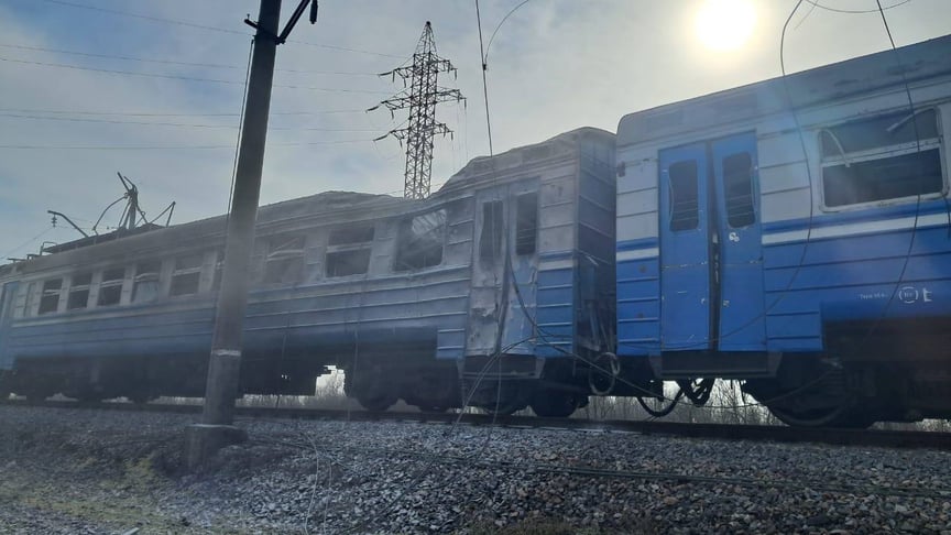 Пошкодження потяга на Дніпропетровщині внаслідок удару дрона Пошкодження потяга на Дніпропетровщині внаслідок удару дрона