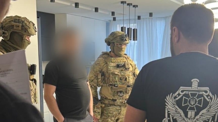 Керівників трьох обласних підрозділів Національної поліції підозрюють у покриванні моделей, які створювали порнографічний контент