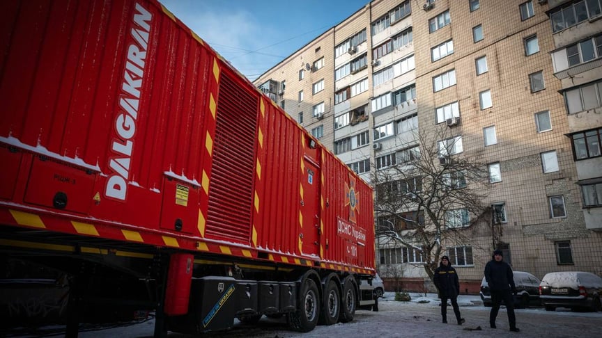 Ілюстративне фото. Генератор великої потужності від ДСНС живить житлові будинки у Києві