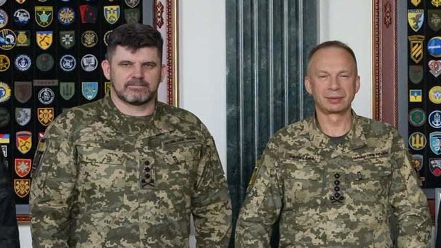 Колишній начальник Генерального штабу ЗСУ Андрій Гнатов (ліворуч) та колишній головнокомандувач ЗСУ Олександр Сирський