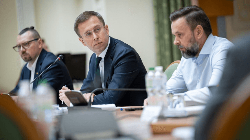 прем’єр-міністр України Сергій Корецький Прем’єр-міністр України Сергій Корецький під час засідання Оперативного координаційного центру