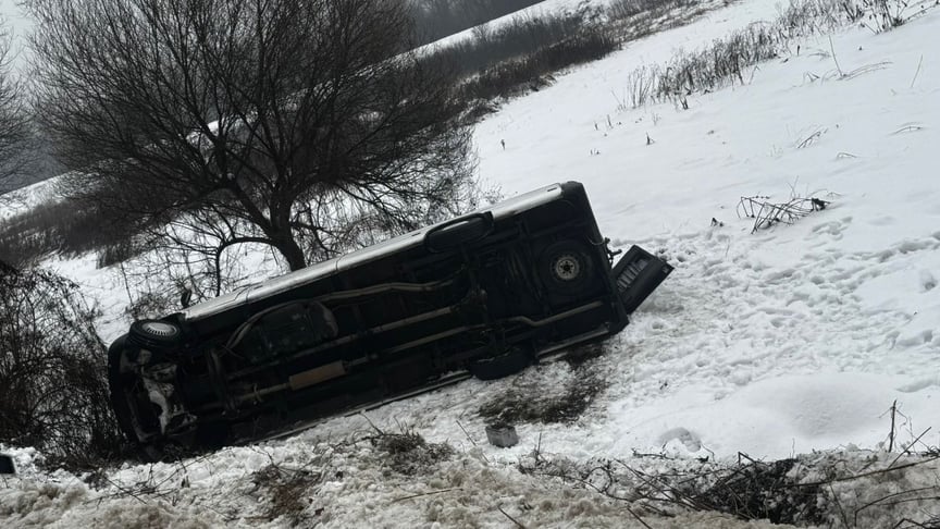 Мікроавтобус, що перекинувся на Закарпатті