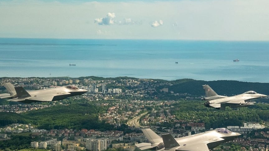 Американських винищувачі F-35 в небі Польщі