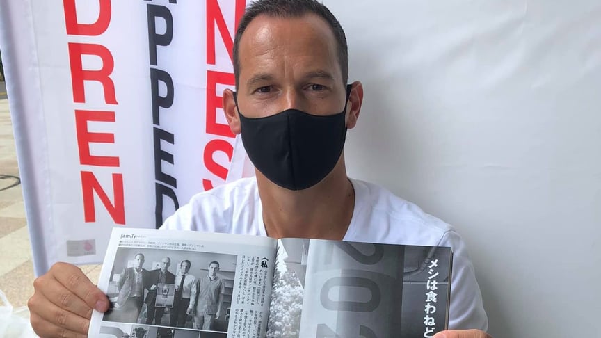 39-річний Вінсент Фішо третій тиждень голодує в Токіо, щоб привернути увагу до проблеми примусового розлучення батьків із дітьми в Японії