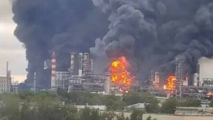 Пожар на Московском НПЗ после атаки украинских дронов 18 июня