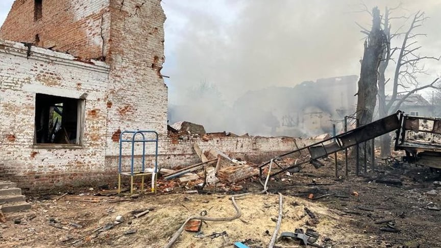 Building destroyed as a result of an air strike on Novhorod-Siverskyi in Chernihiv Oblast, May 12, 2022