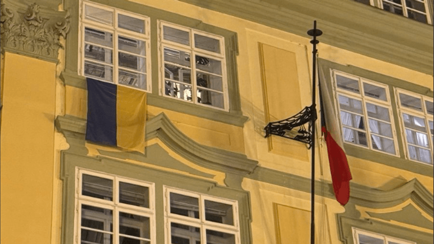 Депутати вивісили прапор України з вікон будівлі парламенту Чехії