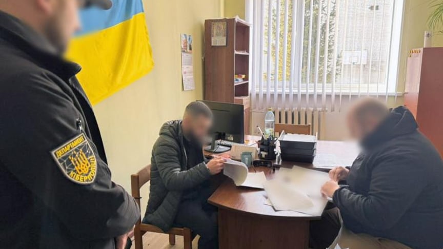 На Хмельниччині викрили керівника одного з благодійних фондів, який нібито витрачав донати на ЗСУ на «власні потреби»