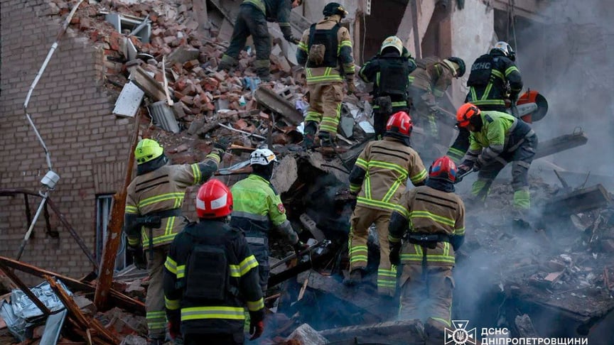 Дом, поврежденный во время первой серии ударов по Днепру