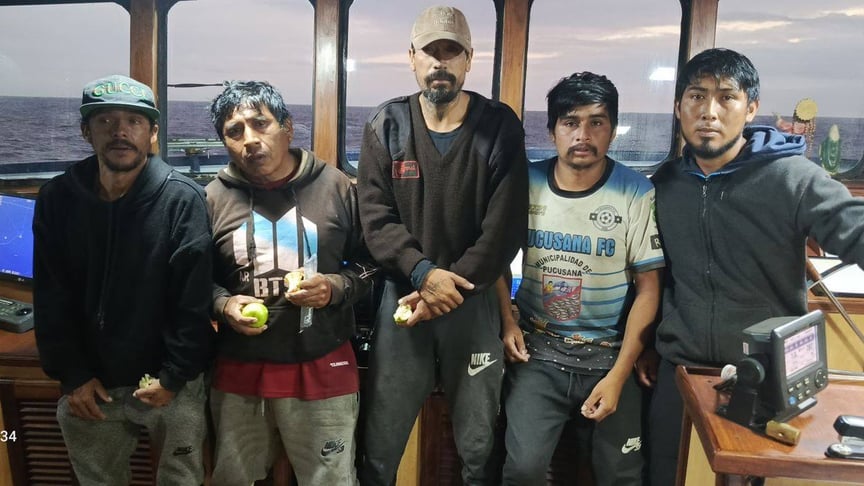 П’ятеро рибалок майже два місяці дрейфували у морі