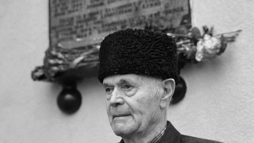 Асан Джемілєв Асан Джемілєв