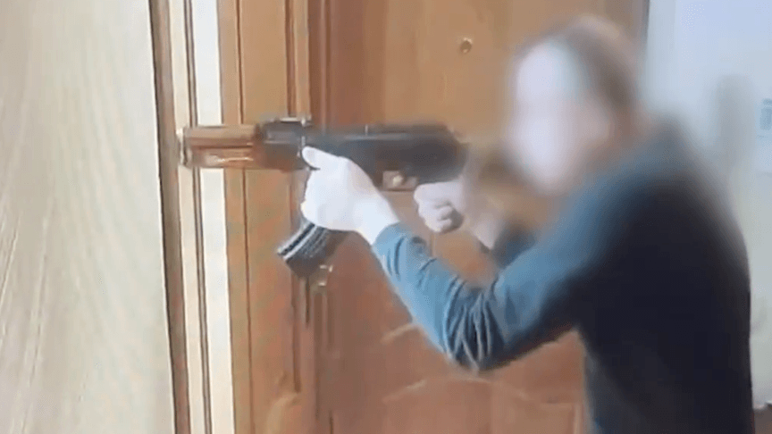 Чоловік, який влаштував стрілянину в Києві, тренується поводитися зі зброєю