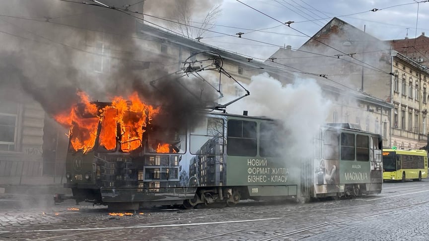 У центрі Львова спалахнув трамвай