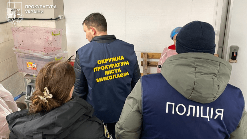 Правоохоронці провели слідчі дії в закладах освіти та фірмі-постачальнику, що надавала послуги кейтерингу