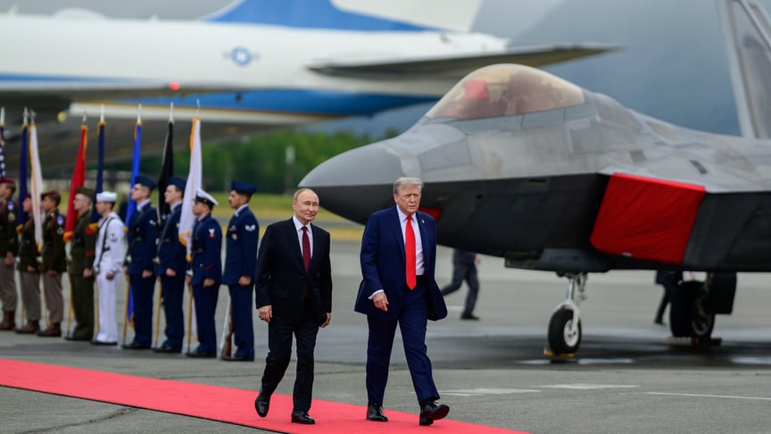 Глава рф володимир путін та президент США Дональд Трамп під час зустрічі на Алясці, 15 серпня 2025 року