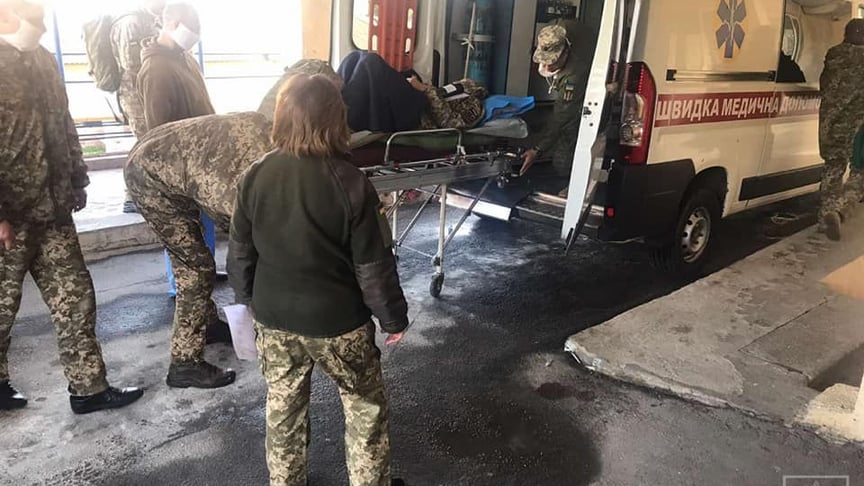 До Києва евакуювали 10 поранених та двох хворих військових