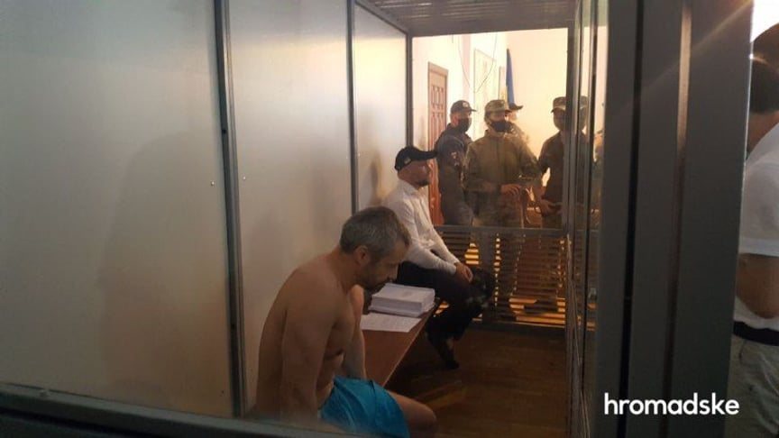 Обвиняемый в организации нападения на активистку Екатерину Гандзюк Алексей Левин появился на подготовительном заседании Днепровского суда без одежды, Киев, 18 августа 2020 года