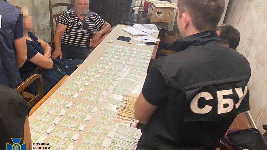 Прокуратура обвинувачує львівського художника у перепродажі автомобілів для ЗСУ