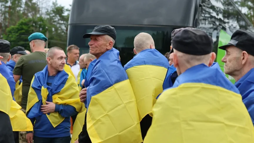 Звільнені з російського полону українські військові
