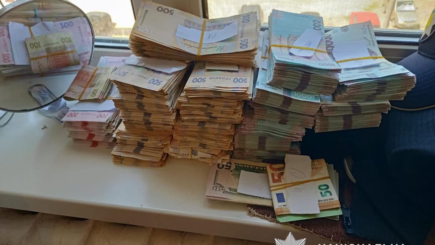 Гроші, які виявили у фігурантів