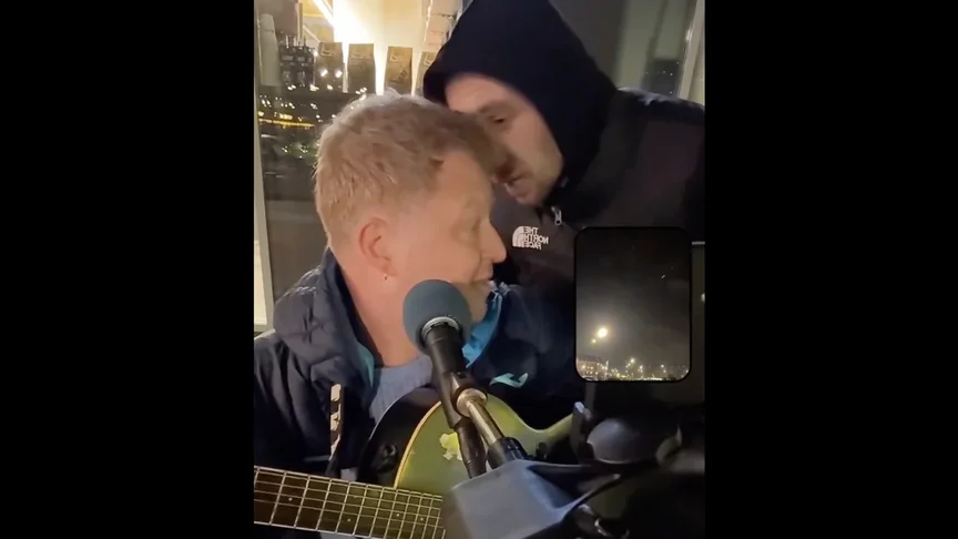 Невідомий чоловік у Києві нецензурно висловлюється на адресу музиканта Івана Заміги