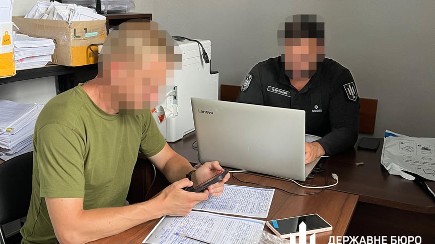Віталій Шабунін із працівником ДБР