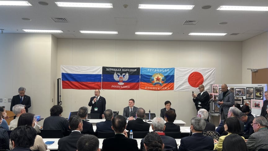 Посольство росії в Японії вивісило прапори самопроголошених «ДНР» і «ЛНР» на антиукраїнському семінарі в японському парламенті