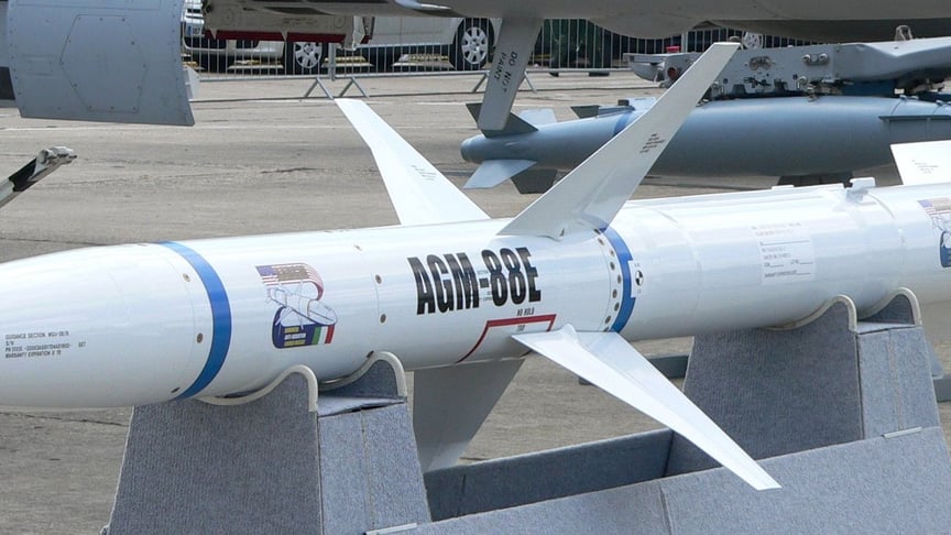 Американська протирадіолокаційна ракета AGM-88E HARM