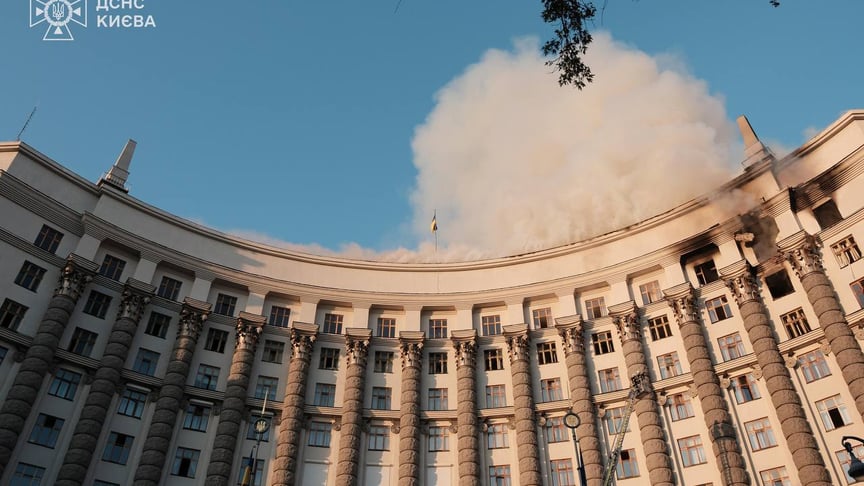 Пожежа у будівлі Кабінету міністрів України після російської атаки, Київ, 7 вересня 2025 року