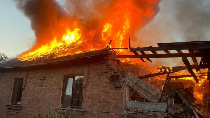 Наслідки російського обстрілу Нікополя увечері 7 липня